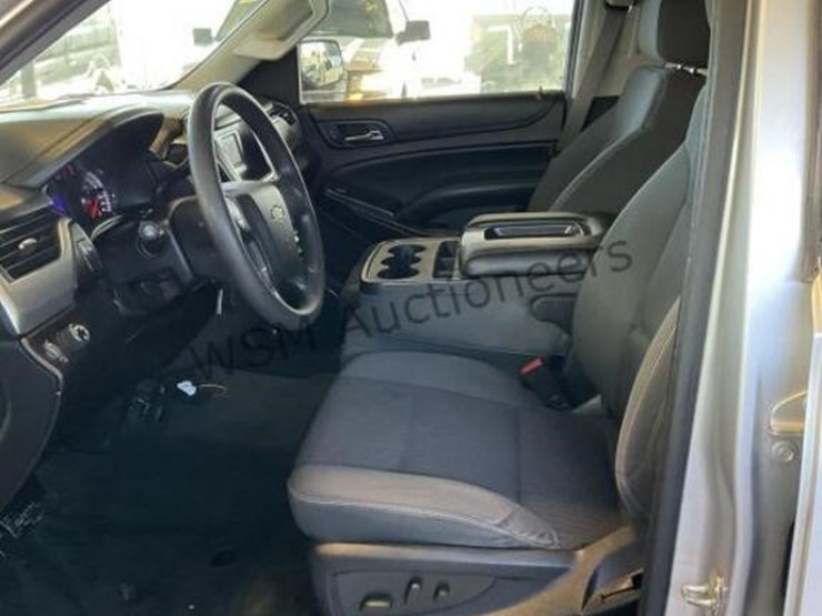 2015-chevrolet-tahoe-image-21