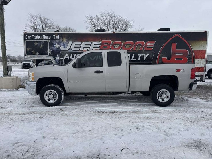 2007-chevrolet-silverado-2500hd-lt-image-2