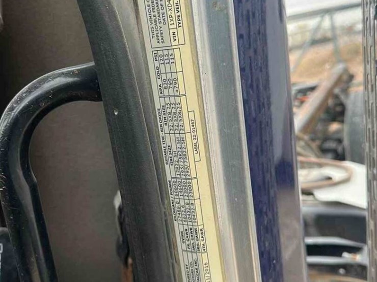 2017-peterbilt-389-image-8