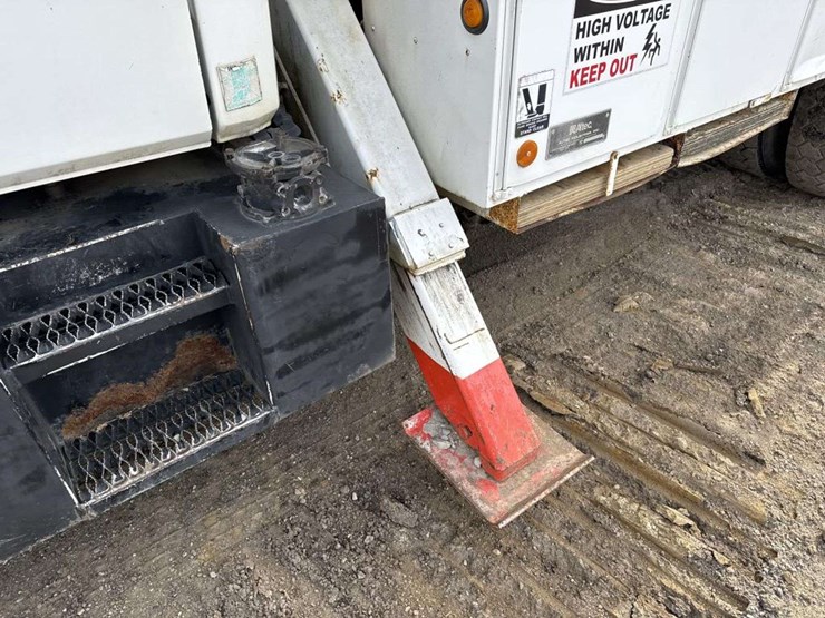 2000-freightliner-fl70-image-9