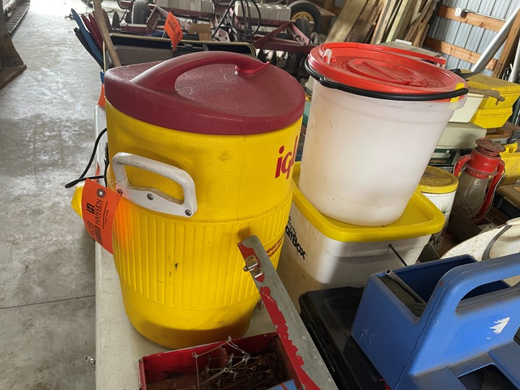 #7639-•-igloo-water-cooler-image-2