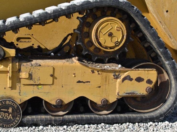 2020-caterpillar-259d3-image-34