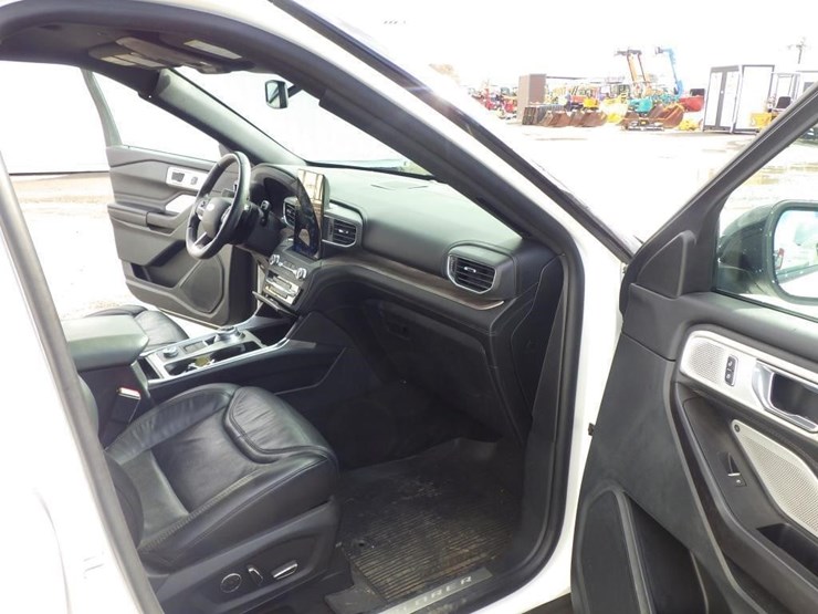 2020-ford-explorer-image-6