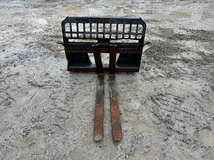 48”-skid-steer-pallet-forks-image-1