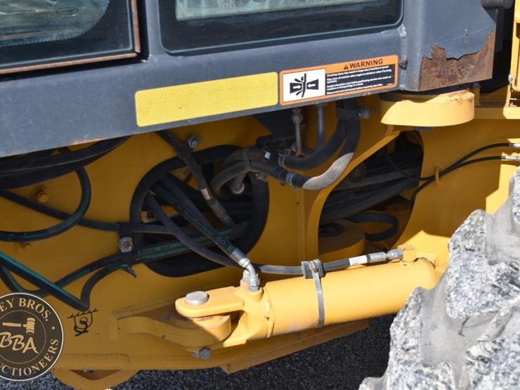 2013-deere-770g-image-24