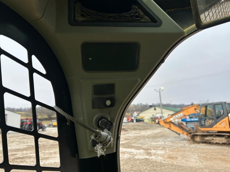 2015-caterpillar-259d-image-25