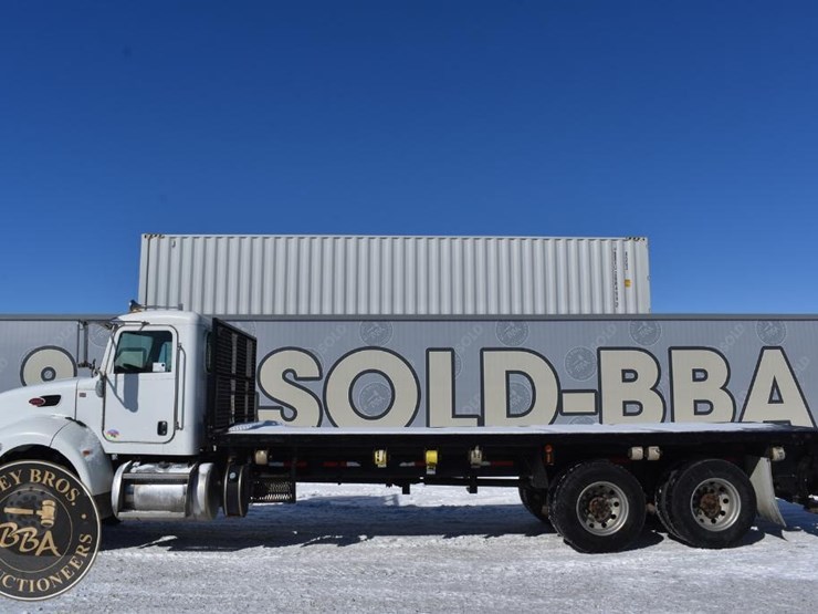 2012-peterbilt-348-image-2