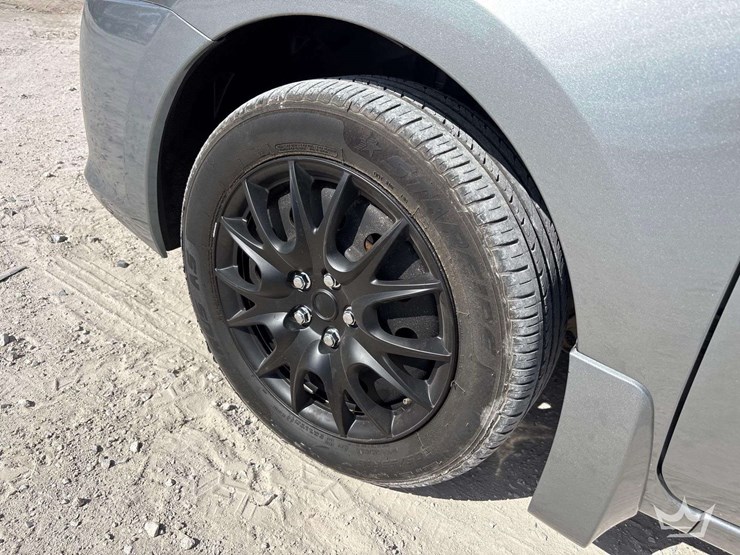 2011-nissan-sentra-sedan-image-22