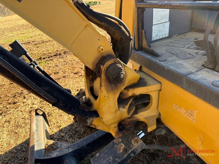 caterpillar-303.5-image-11