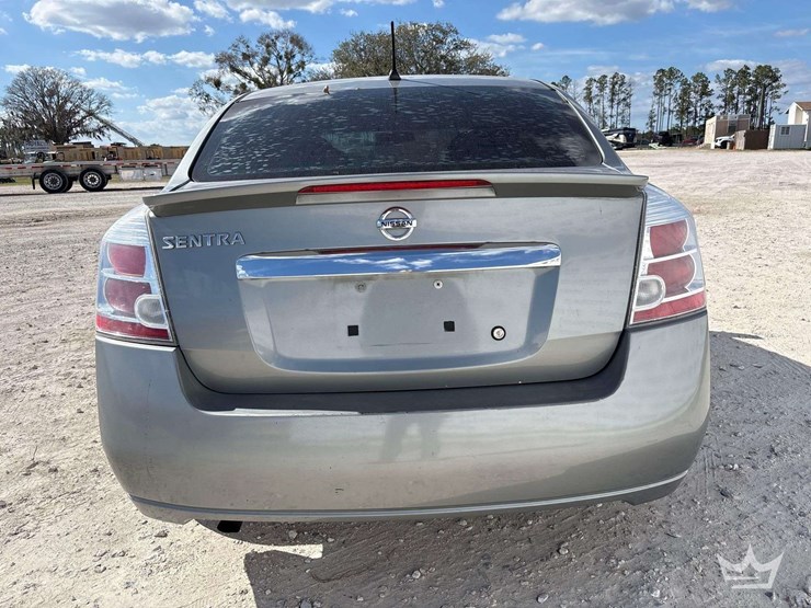 2011-nissan-sentra-sedan-image-26