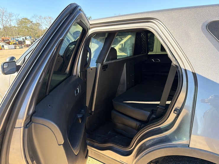 2016-ford-explorer-image-6