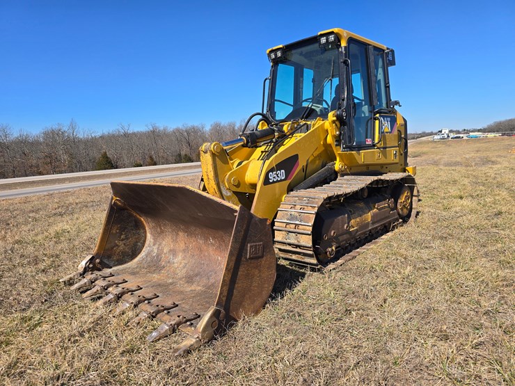 2015-caterpillar-953d-image-2