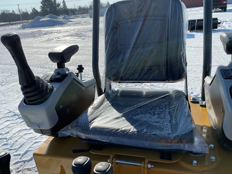 #5376-•-mx12rx-mini-excavator-image-9