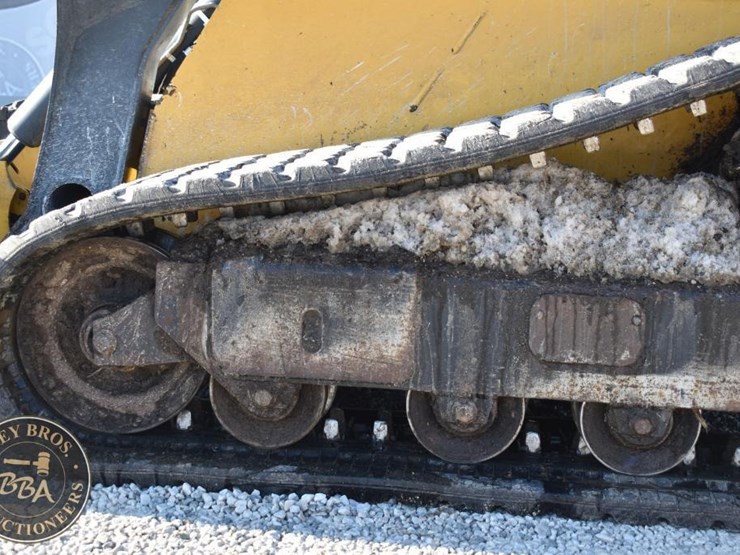 2015-deere-323e-image-30