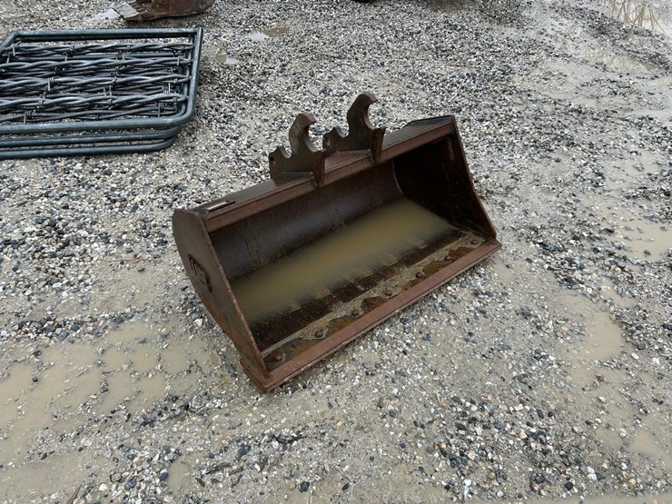 werk-brau-42”-excavator-bucket-image-1