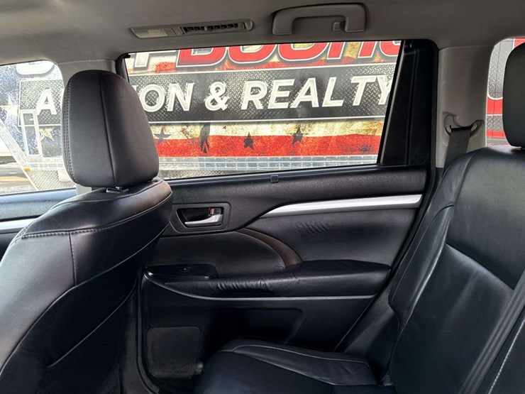 2016-toyota-highlander-image-19