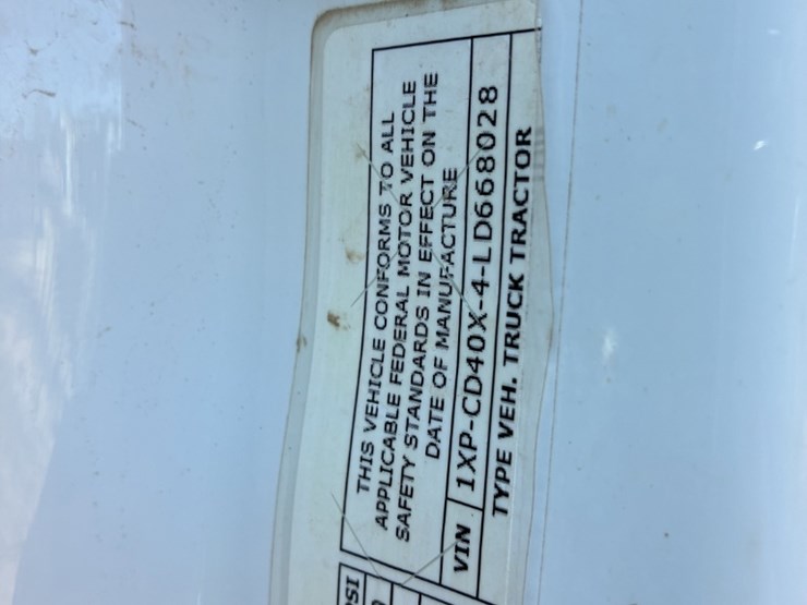 2020-peterbilt-567-image-17