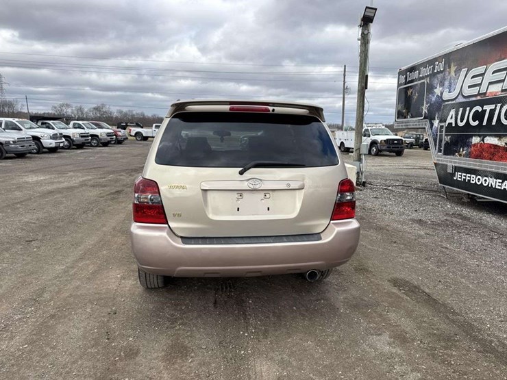 2005-toyota-highlander-image-3