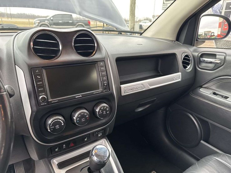 2016-jeep-compass-image-24