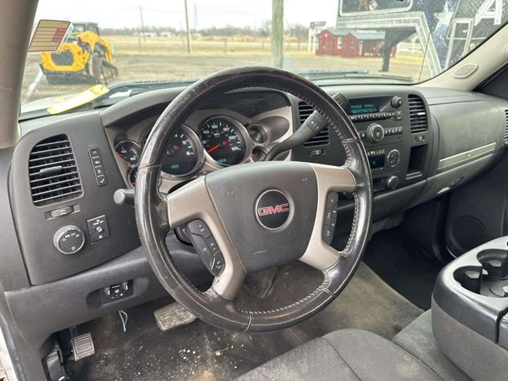 2011-gmc-sierra-1500-image-21