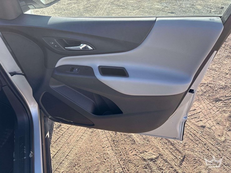 2021-chevrolet-equinox-image-18