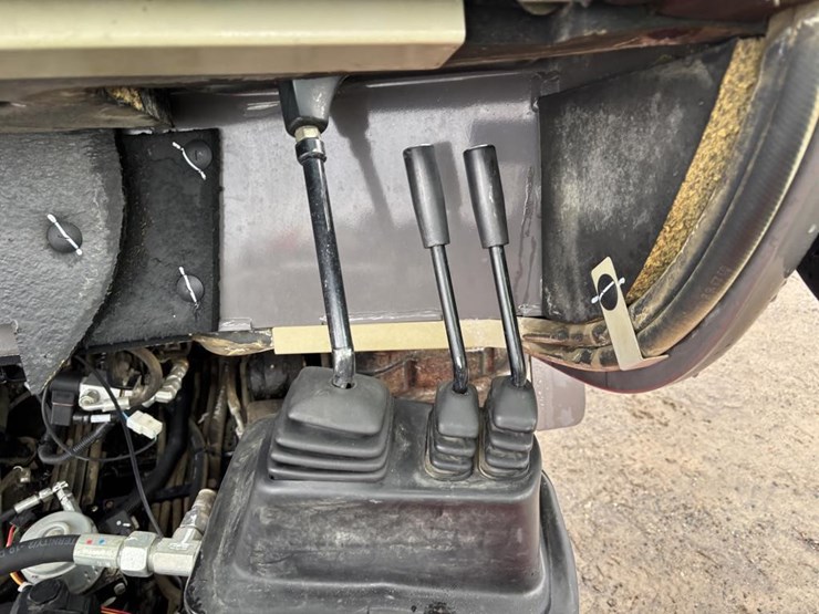 2016-manitou-ms130t-enc-cab-forklift-image-38