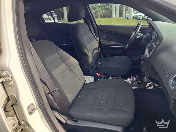 2013-dodge-charger-sedan-image-20