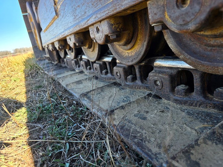 2015-caterpillar-953d-image-73