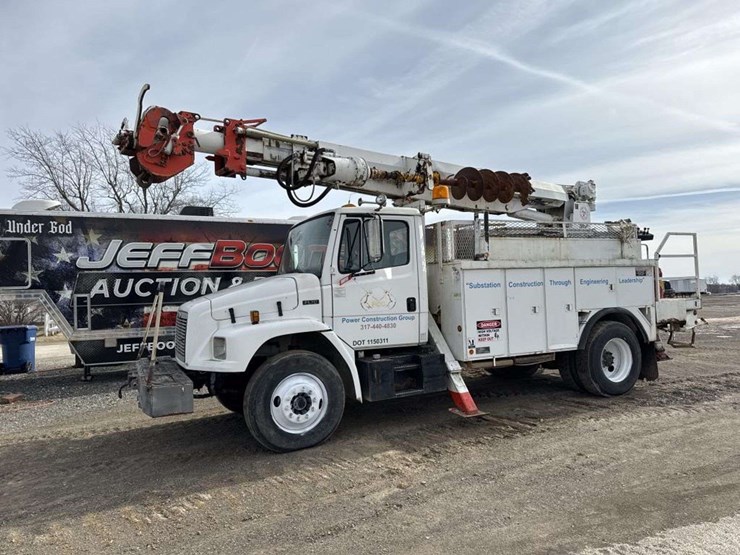 2000-freightliner-fl70-image-1