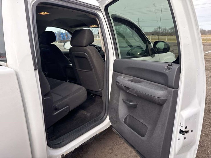 2011-gmc-sierra-1500-image-17