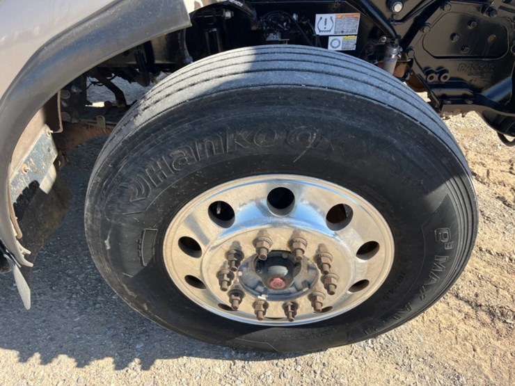 2013-kenworth-t800-image-11