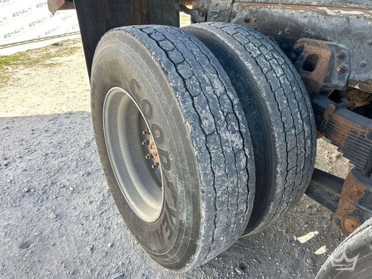 1995-ford-lt9000-image-44