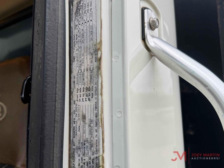 2014-mack-granite-gu713-image-35