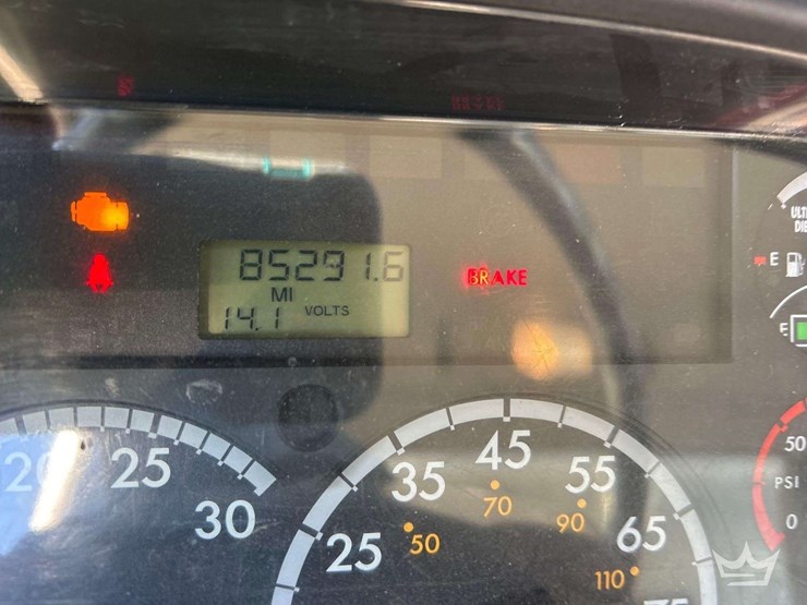 2014-freightliner-114sd-image-7