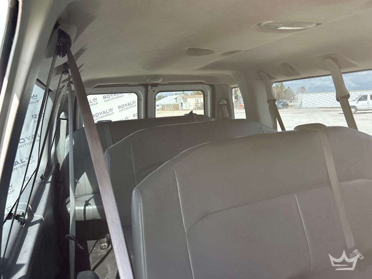 2011-ford-e350-image-21