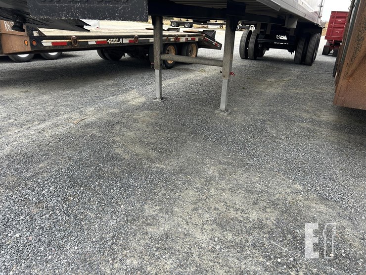 2002-vantage-39-ft-image-4