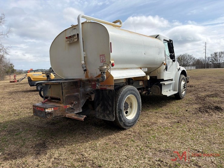 2018-freightlinerwater-truck-image-2