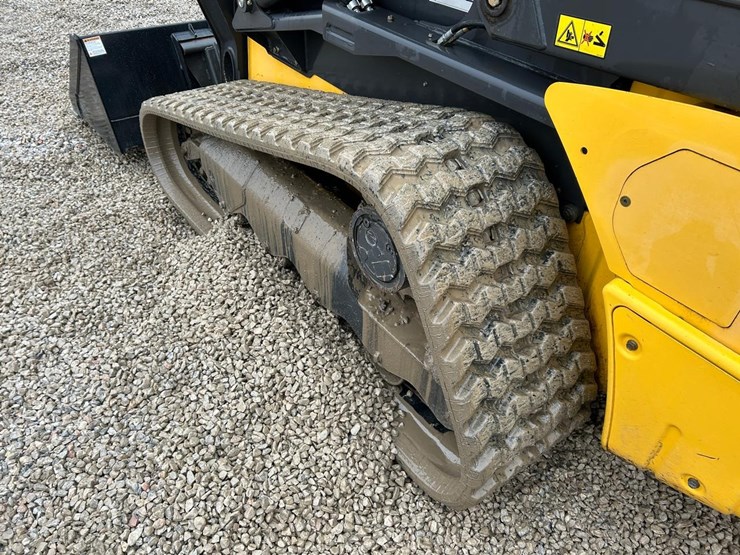 2021-new-holland-c345-image-16