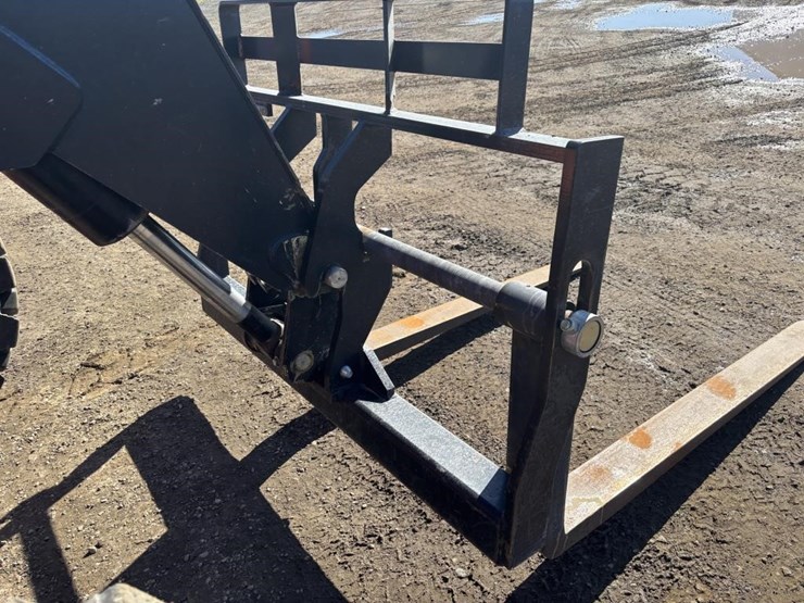 2018-jlg-8042-image-12