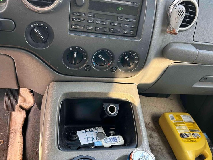 2004-ford-expedition-image-16