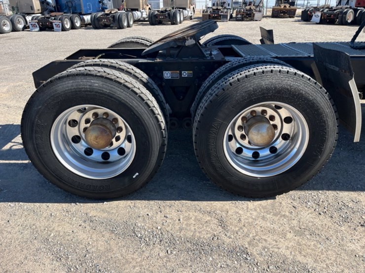 2013-kenworth-t800-image-13