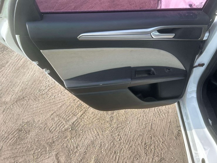 2017-ford-fusion-hybrid-sedan-image-18