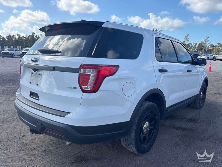 2018-ford-explorer-image-3