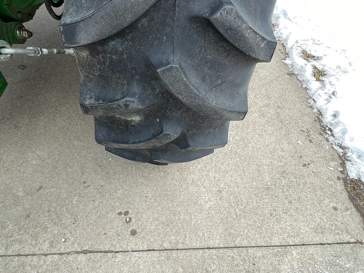 2015-john-deere-5075e-image-42