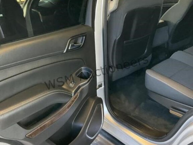 2015-chevrolet-tahoe-image-25