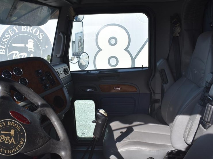 2007-peterbilt-379-image-36