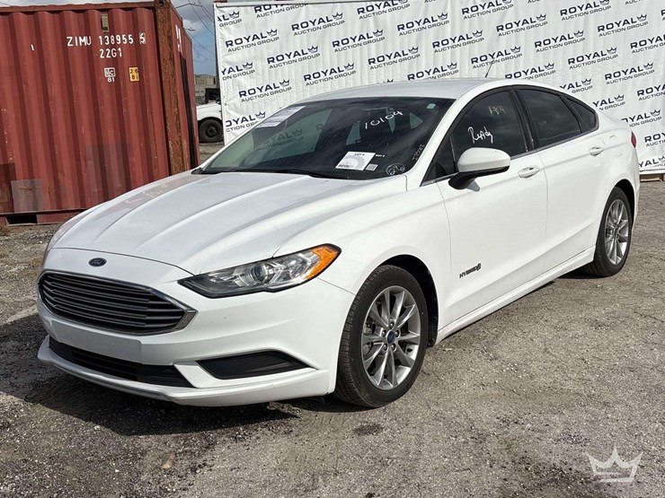 2017-ford-fusion-hybrid-sedan-image-1