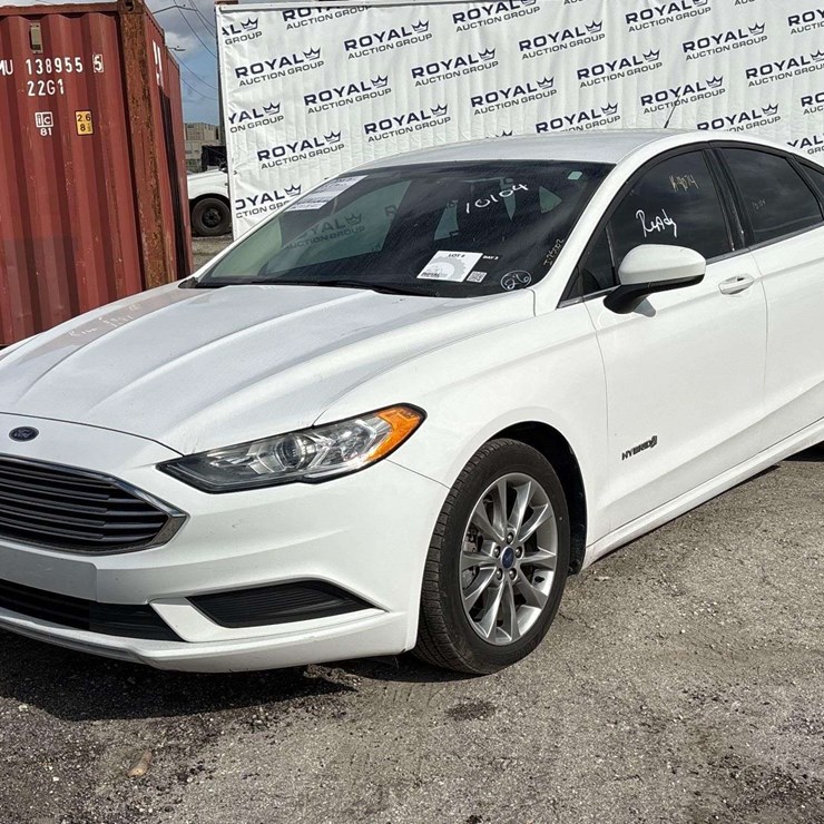 2017 Ford Fusion Hybrid Sedan