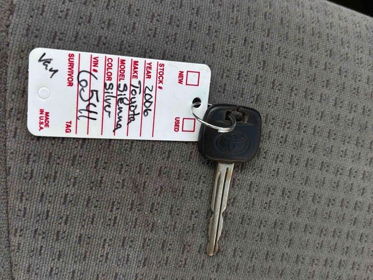 2006-toyota-sierra-ce-van-image-36