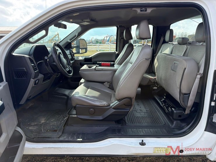 2017-ford-f350-xl-image-18